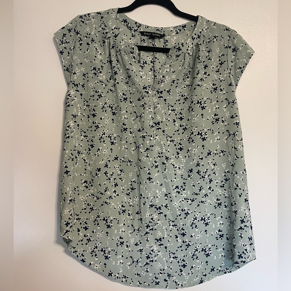 41 Hawthorn like new blouse - size medium